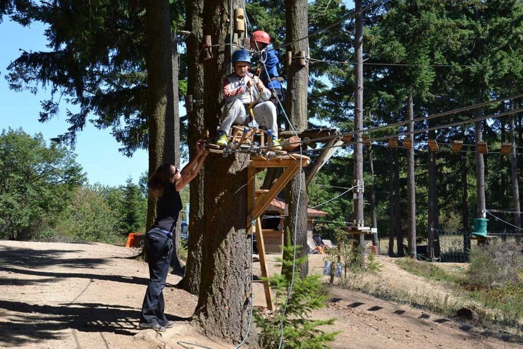 Au fil des arbres : parc de loisirs outdoor